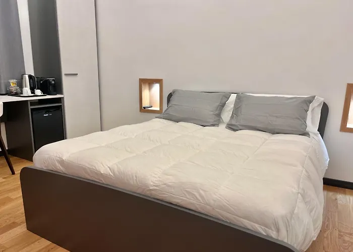 בית הארחה Dimore Diffuse R H רנדה